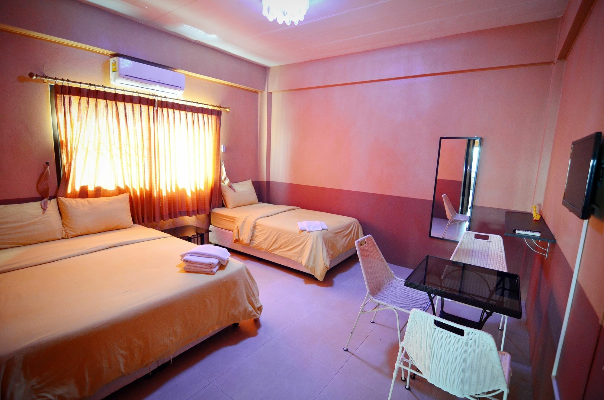 فندق The Famous House - Jomtien المظهر الخارجي الصورة