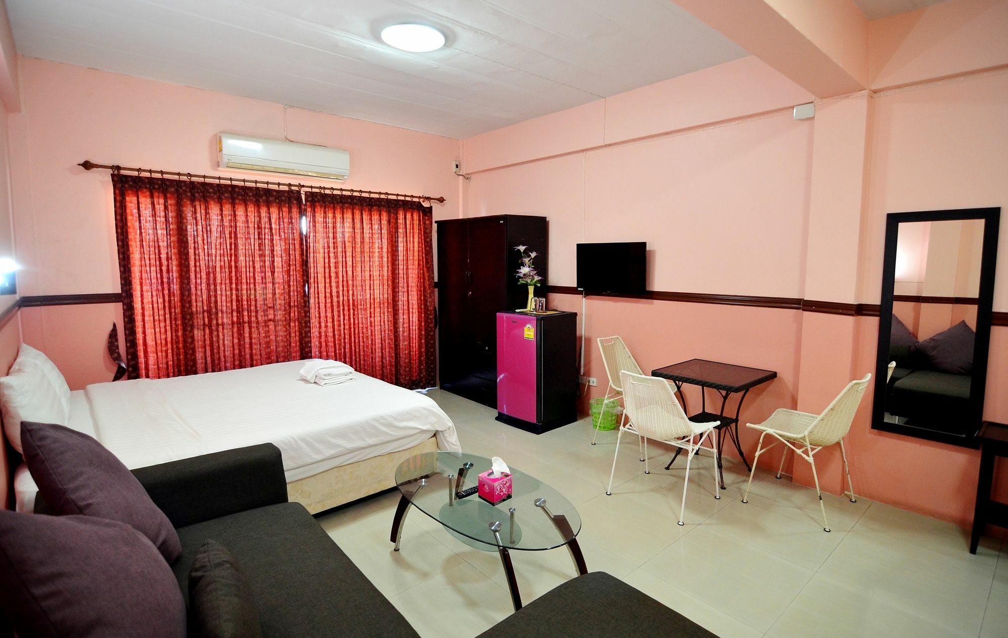 فندق The Famous House - Jomtien المظهر الخارجي الصورة