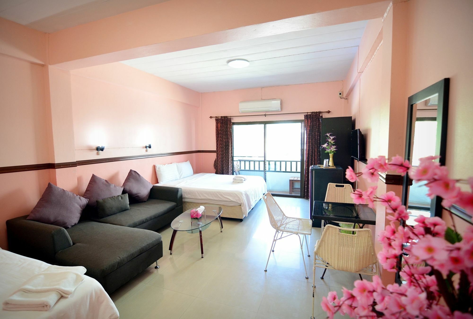فندق The Famous House - Jomtien المظهر الخارجي الصورة